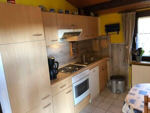 Fridge, microwave, oven, dishwasher - D4 Haus in Eckwarderhörne mit Terrasse und Garte by Interhome (Burhave)
