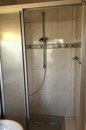 Bathroom - D4 Haus in Eckwarderhörne mit Terrasse und Garte by Interhome (Burhave)