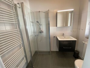 Bathroom - N11 Ferienhaus mit Garten in Eckwarderhörne by Interhome (Burhave)