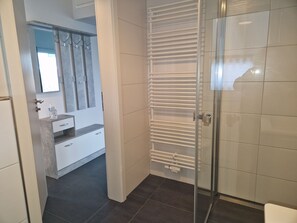 Bathroom - G2 Ferienhaus mit Wiesenblick und Waschmaschine by Interhome (Burhave)