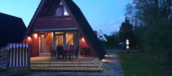 Unmittelbar hinter dem Deich gelegenes Nurdachhaus by Interhome