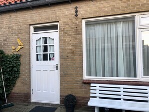 Exterior detail - mit privatem Garten und Terrasse by Interhome (Egmond aan Zee)