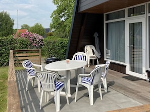 Outdoor dining - Nettes Ferienhaus in Fedderwardersiel by Interhome (Burhave)