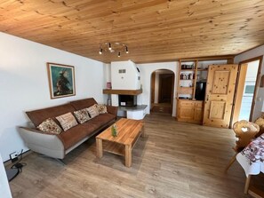 TV, DVD player - Chesa Bernina by Interhome (Bever)