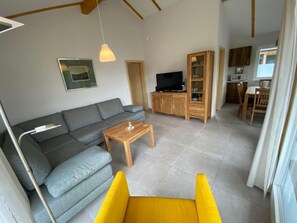 TV, DVD player - N1 Haus mit Fußbodenheizung In Eckwarderhörne by Interhome (Burhave)