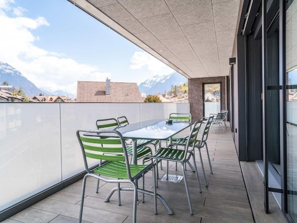 Outdoor dining - Apartment Narzisse by Interhome (Interlaken)