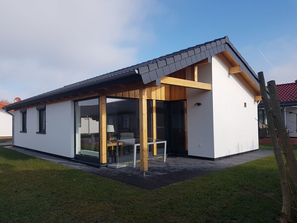 Exterior - N7 Haus mit Terrasse und Garten an der Nordsee by Interhome (Burhave)