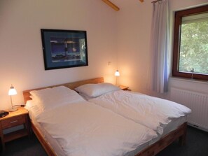 Internet - E19 Haus mit Wintergarten, Terrasse und Garten by Interhome (Burhave)