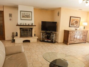 TV, fireplace - Haus für 4 Personen mit großem Privatpool by Interhome (Narbonne-Plage)