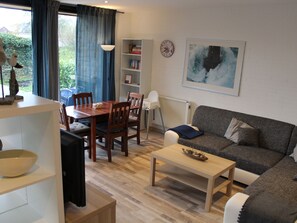 DVD player - Schönes Ferienhaus in Tossens mit Schönem Garten by Interhome (Burhave)