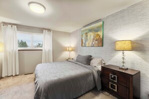 3 bedrooms, iron/ironing board, free WiFi, bed sheets