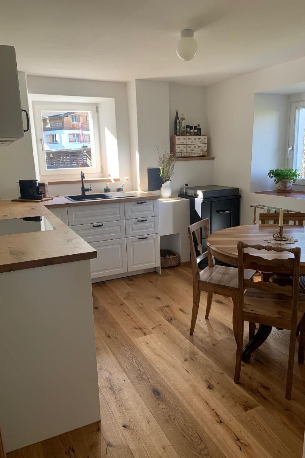 Kühlschrank, Ofen, Kochgeschirr/Geschirr/Besteck