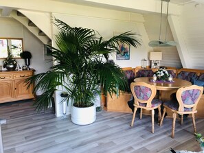 Dining - Nurdachhaus in Burhave mit Garten by Interhome (Burhave)