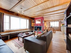 TV, fireplace - Cosey Family Chalet mit herrlichem Alpenblick by Interhome (Langwies)