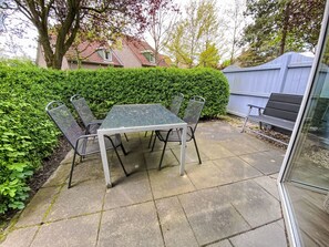 Outdoor dining - in Tossens mit Terrasse by Interhome (Burhave)