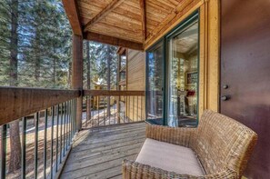 Terrace/patio - Mountain Bike delight for summer in our Northstar Cozy Condo (Truckee)