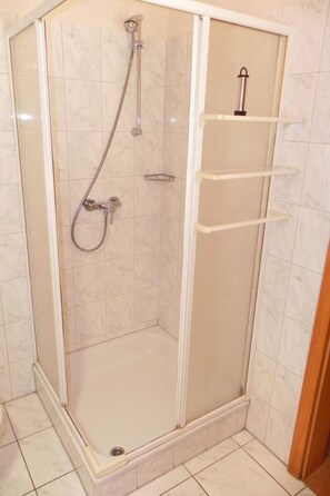 Bathroom - K5 Haus in Eckwarderhörne mit Terrasse und Garte by Interhome (Burhave)