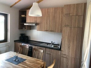 Kühlschrank, Mikrowelle, Ofen, Geschirrspüler
