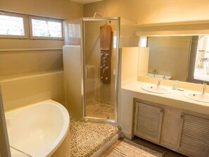 Bathroom - Villa avec jardin by Interhome (Limoux)
