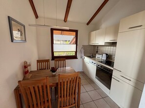 Kühlschrank, Mikrowelle, Ofen, Geschirrspüler