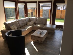 TV - D15 Holzhaus im Feriendorf Eckwarderhörne by Interhome (Burhave)