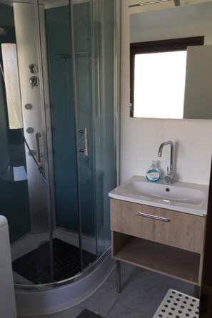 Bathroom - D15 Holzhaus im Feriendorf Eckwarderhörne by Interhome (Burhave)