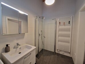 Bathroom - G20 Ferienhaus mit Wintergarten in Eckwarderhörn by Interhome (Burhave)
