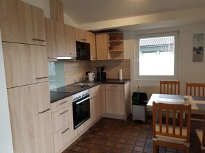 Fridge, microwave, oven, dishwasher - direkt am Binnensee mit eigenem Steg by Interhome (Burhave)