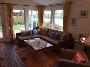 TV - direkt am Binnensee mit eigenem Steg by Interhome (Burhave)