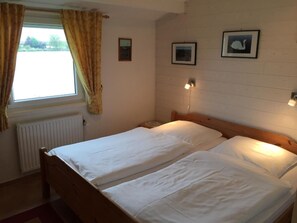 Internet - direkt am Binnensee mit eigenem Steg by Interhome (Burhave)