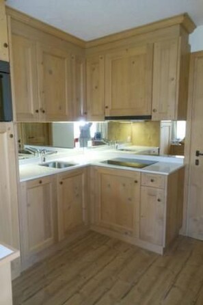 Fridge, oven, dishwasher, cookware/dishes/utensils - Sur Via by Interhome (Silvaplana-Surlej)