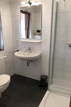 Bathroom - N6 Ferienhaus mit Garten in Eckwarderhörne by Interhome (Burhave)