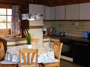 Fridge, oven, dishwasher, cookware/dishes/utensils - Chalet Schneeflöckli by Interhome (Bellwald)