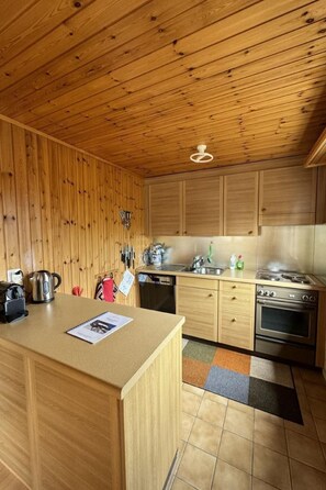 Réfrigérateur, four, lave-vaisselle