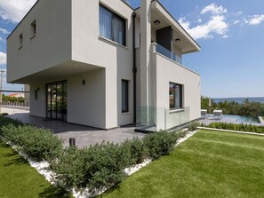 Esterni