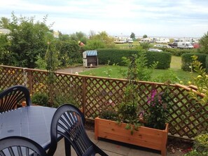 Outdoor dining - FeWo Biggi by Interhome (Burhave)