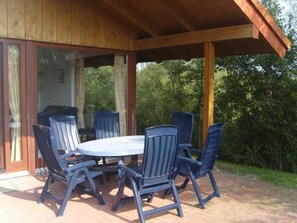 Outdoor dining - in Eckwarden mit Terrasse by Interhome (Burhave)