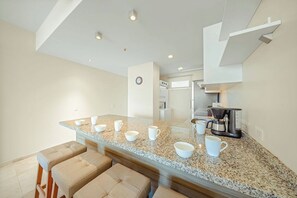 High chair - Charming 2BR w/Balcony  Pool  BBQ  Close2Beach (Noord)