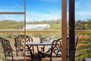 Dining - Charming 2BR w/Balcony  Pool  BBQ  Close2Beach (Noord)