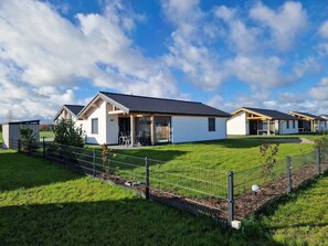 Exterior - G22 Haus mit Garten, Strandkorb und Grillkamin by Interhome (Burhave)