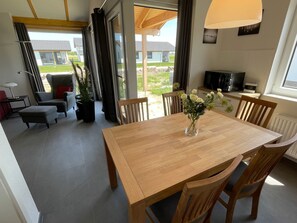Dining - G22 Haus mit Garten, Strandkorb und Grillkamin by Interhome (Burhave)