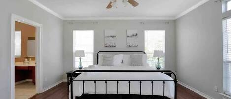 Ferros/tábuas de passar roupa, Wi-Fi, roupa de cama