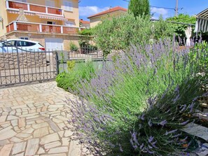 Property grounds - Apartment >Renata by Interhome (Polje)