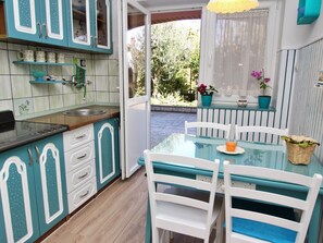 Kühlschrank, Kochgeschirr/Geschirr/Besteck