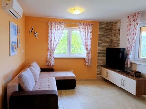 Living area - Apartment Rebeka by Interhome (Polje)