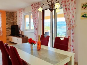 Dining - Apartment Rebeka by Interhome (Polje)