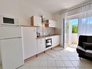 Fridge, microwave, cookware/dishes/utensils - Apartment Nikolic by Interhome (Polje)