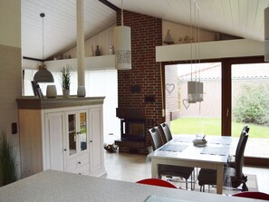 Dining - Deichhuus - ruhig am Feldrand in Sackgassenlage by Interhome (Burhave)
