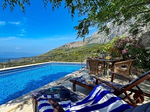 A heated pool - Charmantes Steinhaus mit Pool und Meerblick by Interhome (Tučepi)