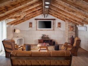 Fireplace - Charmantes Steinhaus mit Pool und Meerblick by Interhome (Tučepi)
